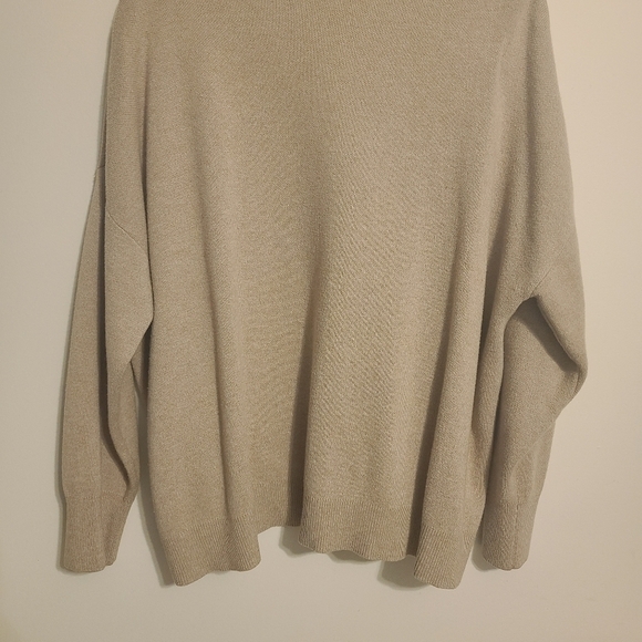 Universal Thread | Women's Beige Wool Blend Crewneck Sweater (Size XL) - Picture 10 of 11